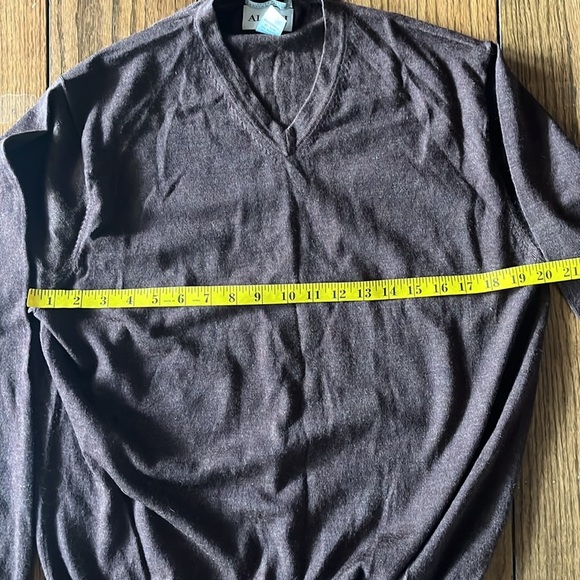 Alfani Men's V- Neck 100% Pure new Italian Merino Extra Fine Size Large. - Picture 8 of 8